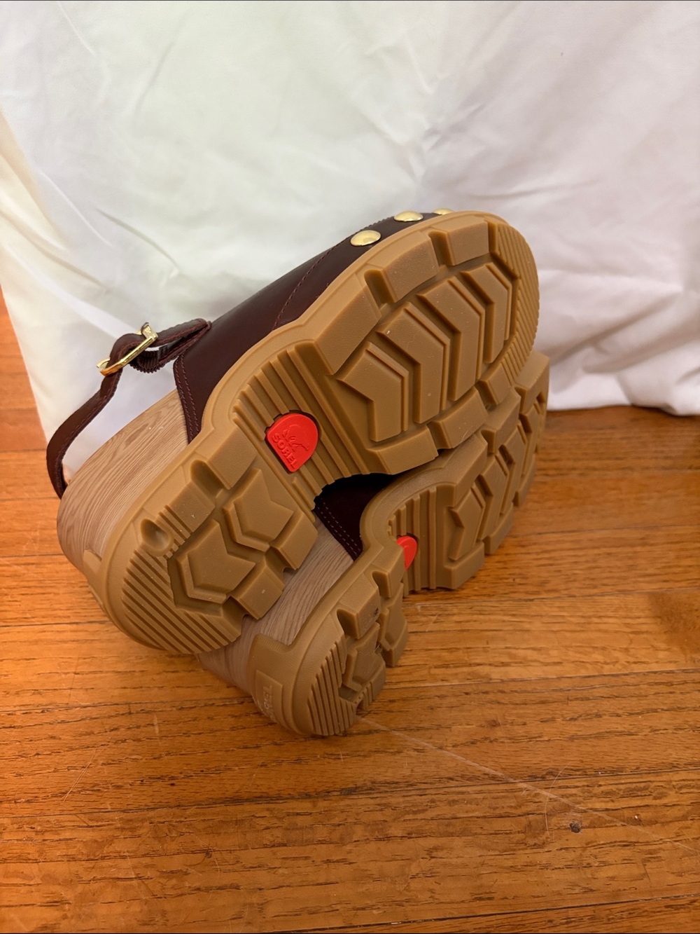 Sorel Maroon Leather Platform Clogs with Gold Studs - Picture 4 of 5